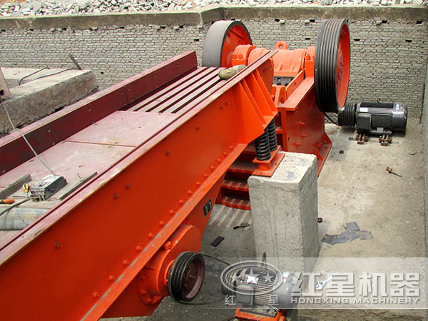 石料破碎生產線作業(yè)現場 石料破碎生產線作業(yè)現場