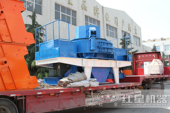 一臺(tái)河卵石制砂機(jī)和兩臺(tái)振動(dòng)篩發(fā)貨現(xiàn)場(chǎng) 一臺(tái)河卵石制砂機(jī)和兩臺(tái)振動(dòng)篩發(fā)貨現(xiàn)場(chǎng)