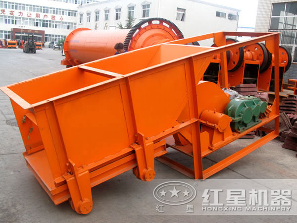 槽式給料機(jī)側(cè)面圖 槽式給料機(jī)側(cè)面圖