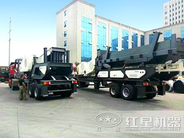 沙場移動車載制砂機發(fā)貨現(xiàn)場 沙場移動車載制砂機發(fā)貨現(xiàn)場