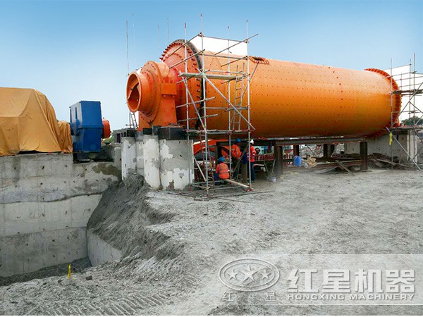 圓錐球磨機(jī)作業(yè)現(xiàn)場(chǎng)圖 圓錐球磨機(jī)作業(yè)現(xiàn)場(chǎng)圖
