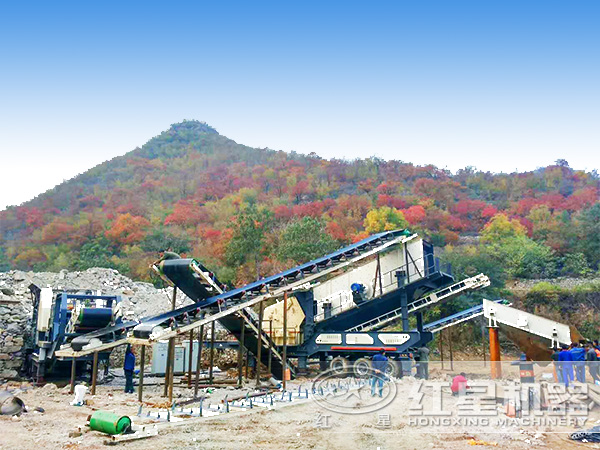 輪胎式移動破碎站生產現(xiàn)場 輪胎式移動破碎站生產現(xiàn)場