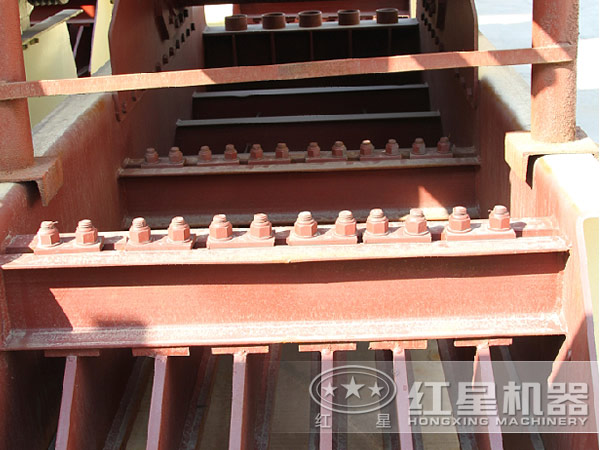 振動給料機內部 振動給料機內部