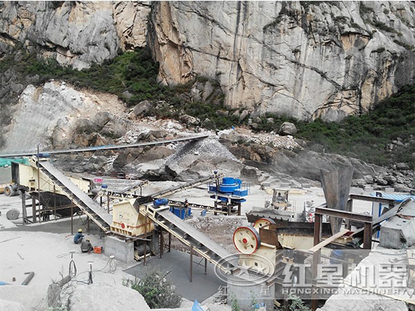 山東制砂生產(chǎn)線作業(yè)現(xiàn)場(chǎng) 山東制砂生產(chǎn)線作業(yè)現(xiàn)場(chǎng)