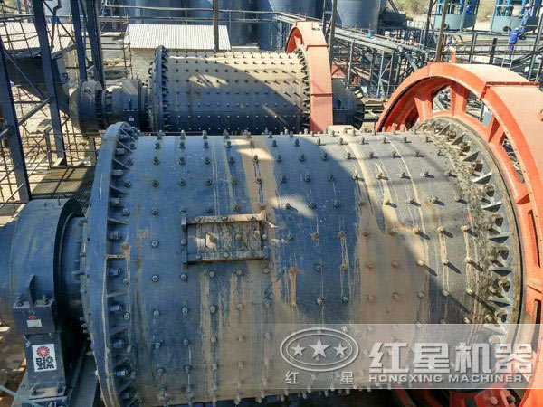 球磨機(jī)作業(yè)現(xiàn)場(chǎng) 球磨機(jī)作業(yè)現(xiàn)場(chǎng)