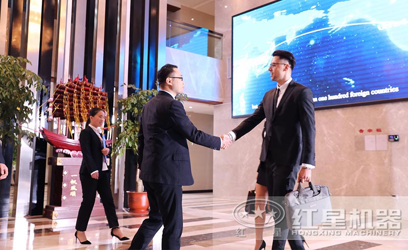 來廠選購設(shè)備的客戶 來廠選購設(shè)備的客戶