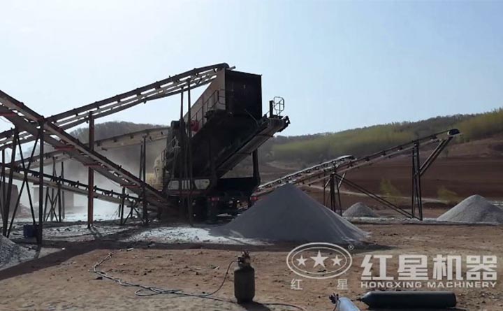 輪胎移動石子破碎機客戶現場 輪胎移動石子破碎機客戶現場