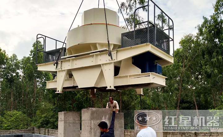 制砂機(jī)安裝、調(diào)試現(xiàn)場(chǎng)