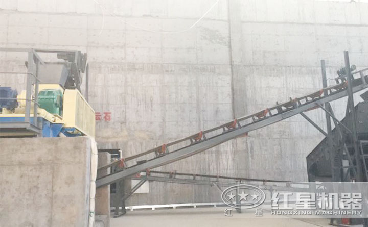 對輥粉碎機作業(yè)現(xiàn)場 對輥粉碎機作業(yè)現(xiàn)場