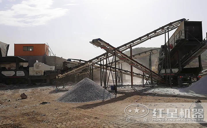 移動石料機(jī)客戶現(xiàn)場 移動石料機(jī)客戶現(xiàn)場