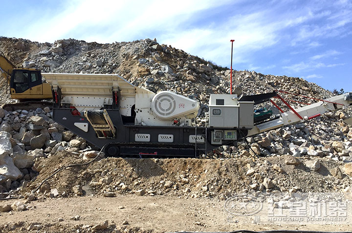履帶式顎式破碎機作業現場 履帶式顎式破碎機作業現場