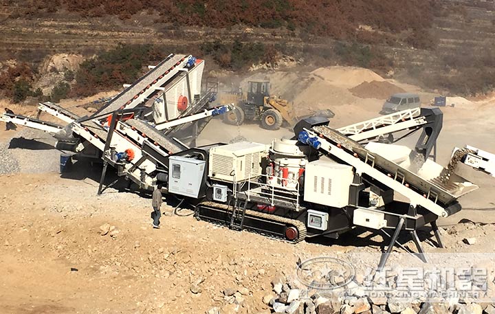 履帶移動碎石現(xiàn)場 履帶移動碎石現(xiàn)場