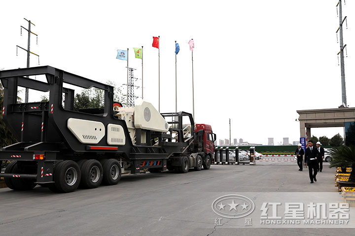 移動石料生產線發貨現場 移動石料生產線發貨現場