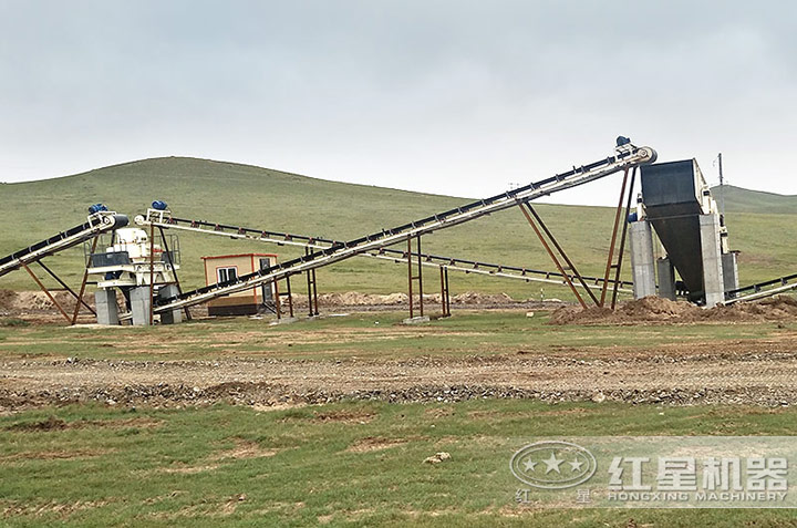 時產100噸的小型碎沙機現場 時產100噸的小型碎沙機現場