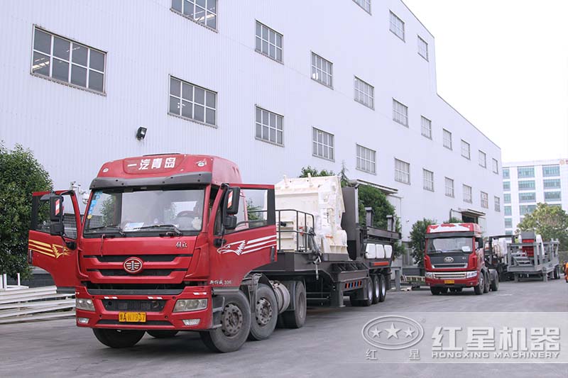 大型移動(dòng)軋石機(jī)發(fā)貨現(xiàn)場(chǎng) 大型移動(dòng)軋石機(jī)發(fā)貨現(xiàn)場(chǎng)