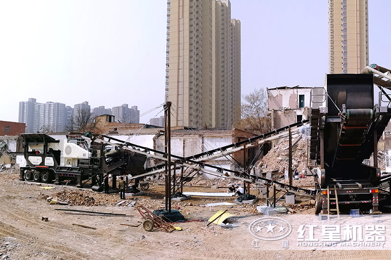 流動式小型垃圾粉碎機現(xiàn)場實景 流動式小型垃圾粉碎機現(xiàn)場實景