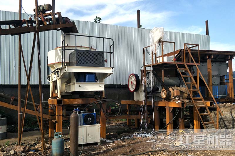 花崗巖破碎生產現場 花崗巖破碎生產現場