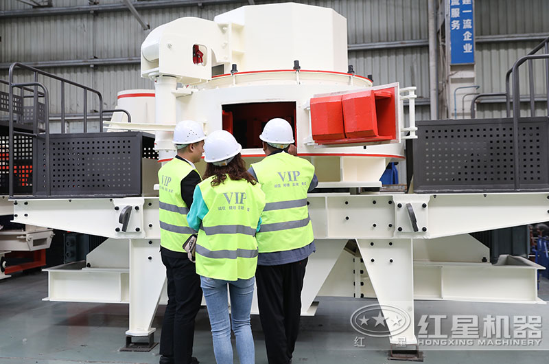客戶參觀制砂機車間 客戶參觀制砂機車間