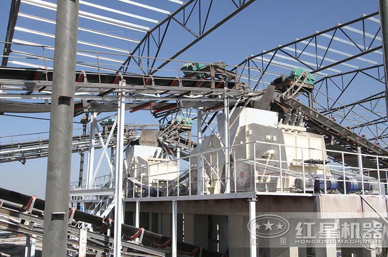 反擊式破碎機生產(chǎn)現(xiàn)場 反擊式破碎機生產(chǎn)現(xiàn)場