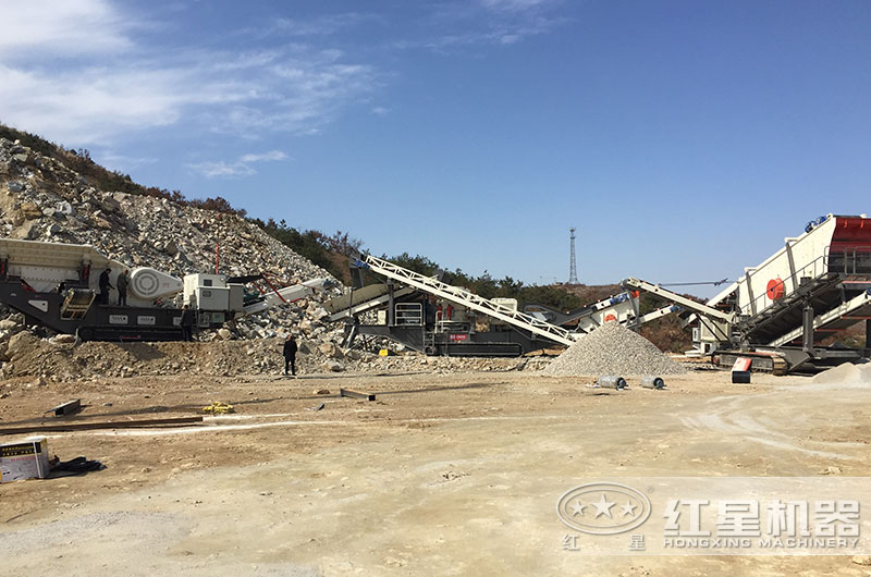 移動(dòng)破碎設(shè)備破碎生產(chǎn)現(xiàn)場 移動(dòng)破碎設(shè)備破碎生產(chǎn)現(xiàn)場