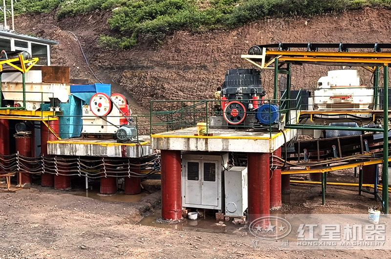 制砂生產線上工作中的制砂設備 制砂生產線上工作中的制砂設備