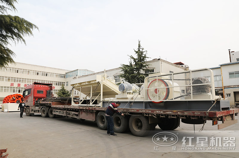 紅星對輥制砂機發(fā)貨現(xiàn)場 紅星對輥制砂機發(fā)貨現(xiàn)場