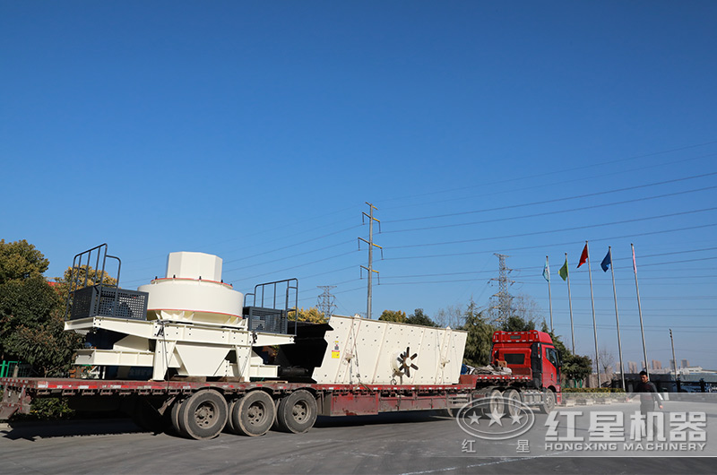 成套石灰石制砂生產線設備裝車發貨現場 成套石灰石制砂生產線設備裝車發貨現場